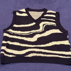 Cropped. Sweater vest